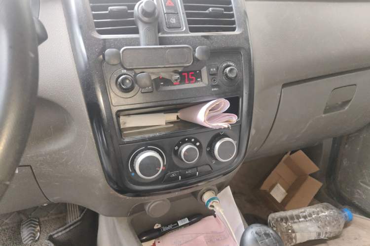 Used Wuling Rongguang V 2018 1.5L Practical Version Audio And AC Panel