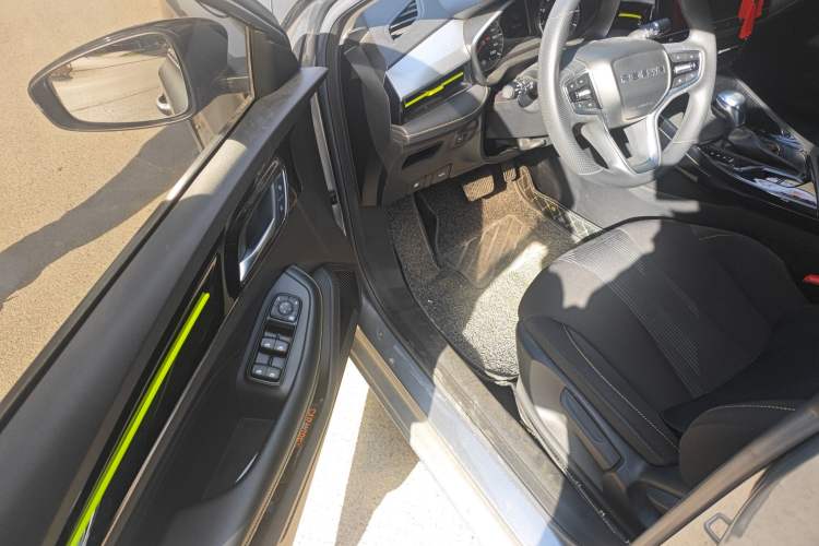 Used Roewe i5 2021 1.5L CVT Platinum Edition