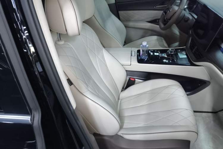 Used Denza D9 2022 DM-i 970 Four-Wheel Drive Flagship Model Right Front Seat