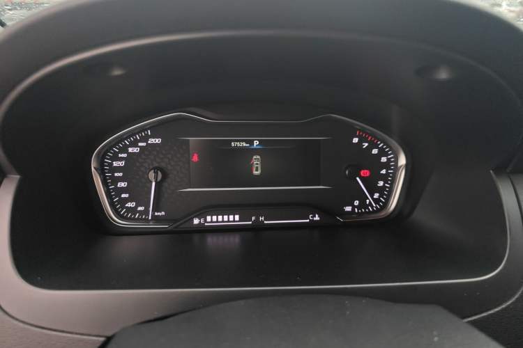 Used SAIC MAXUS G20 2023 Facelifted ES 2.0T Gasoline Automatic Value Edition Instrument Cluster