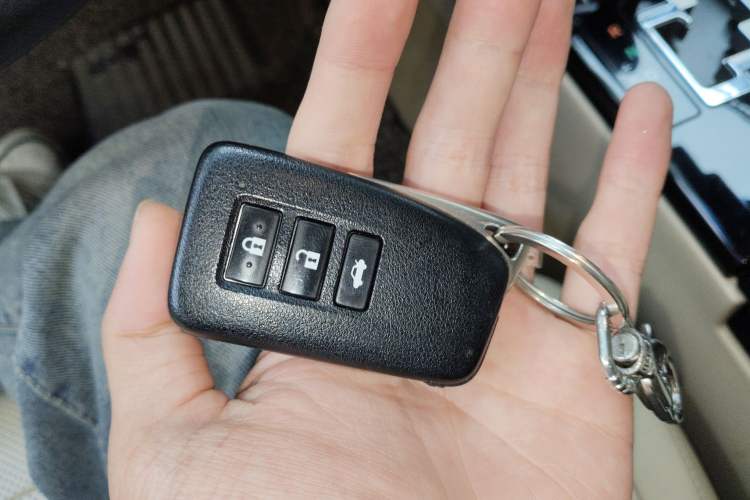 Used Lexus ES 2013 300h Luxury Edition