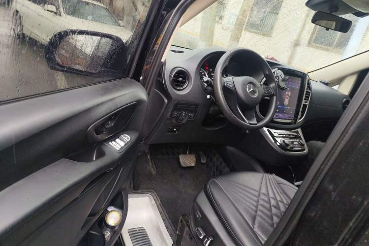 Used Mercedes-Benz Vito 2018 2.0T Elite Version 7 Seats China VI Emission Standard
