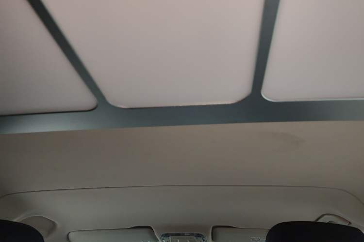 Used Mercedes-Benz Vito 2021 2.0T Elite Version 7 Seats Headliner