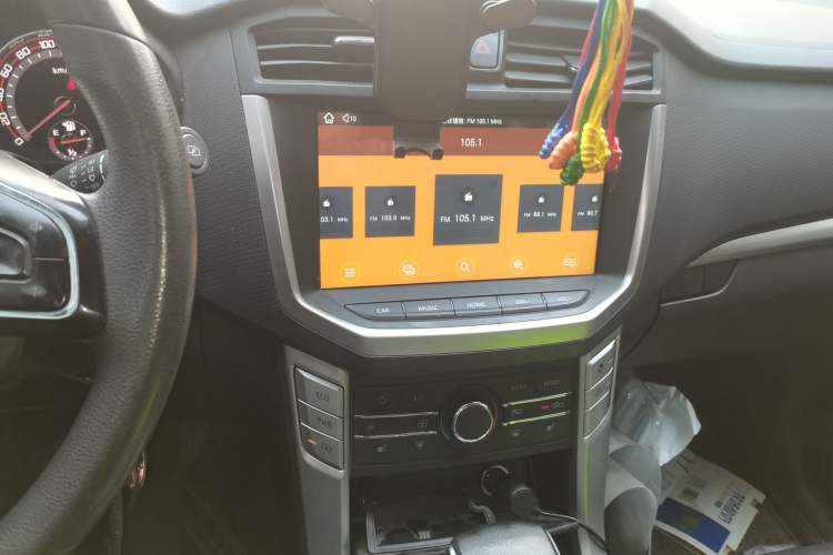 Used SAIC MAXUS T60 2017 2.0T Gasoline Automatic 4x4 High-Ride Elite Standard Cabin Audio And AC Panel