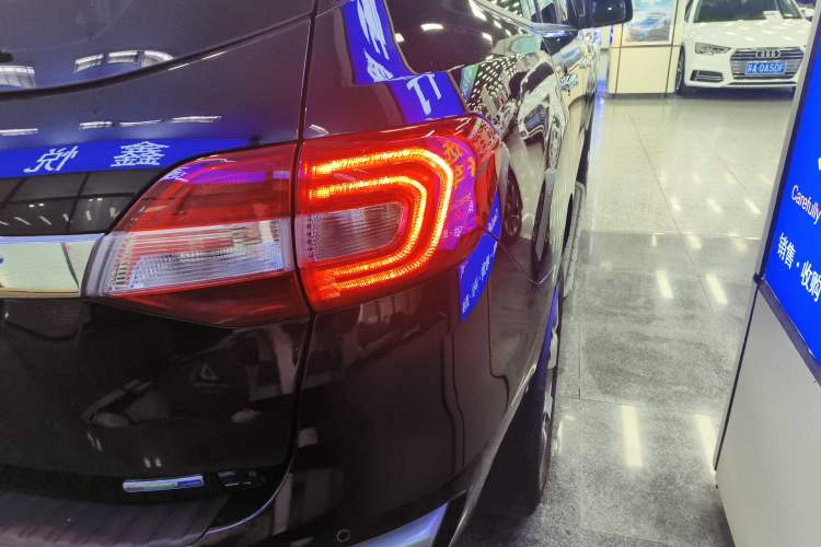 Used Ford Everest 2016 2.0T Gasoline Automatic 4x4 Flagship Edition Right Rear Taillight