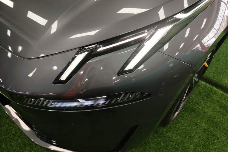 Used Lynk & Co 07 2024 EM-P 126 Long-Range Halo
