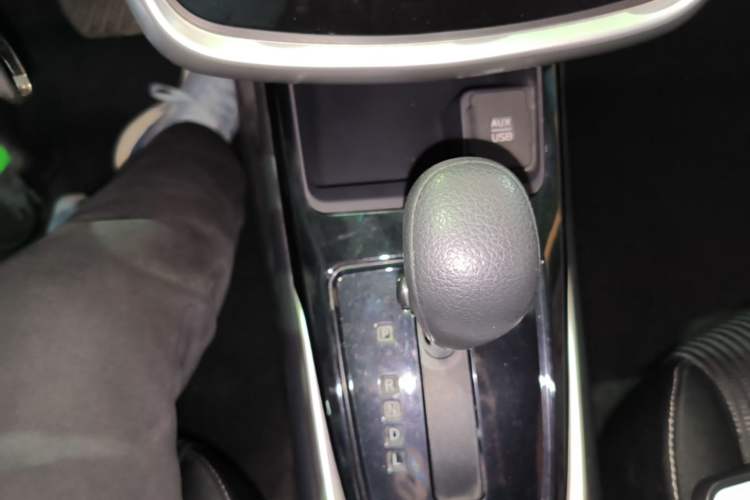 Used Nissan Tiida 2016 1.6L CVT Cool Dynamic Edition