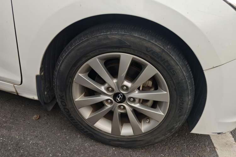 Used Hyundai Mistra 2014 1.8L Automatic Smart GLS Right Front Wheel Hub