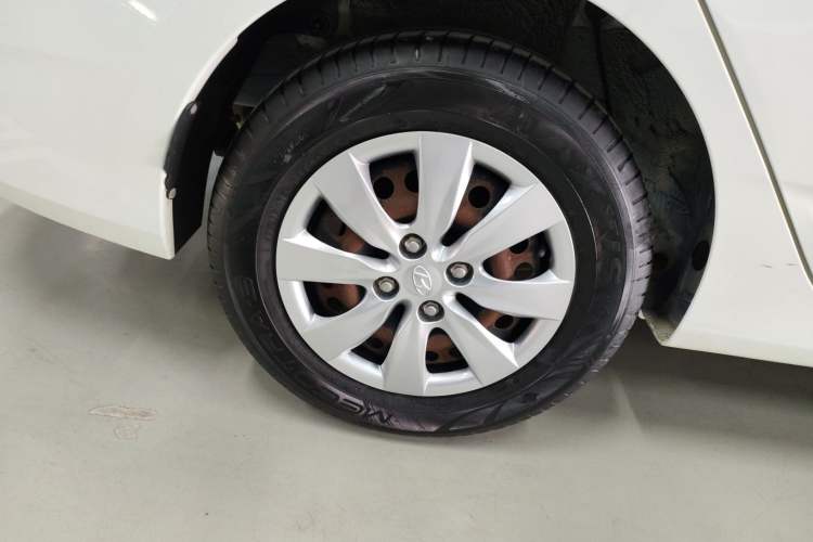 Used Hyundai Verna (older generation) 2014 1.4L Manual Smart GLS Trim Exterior 5