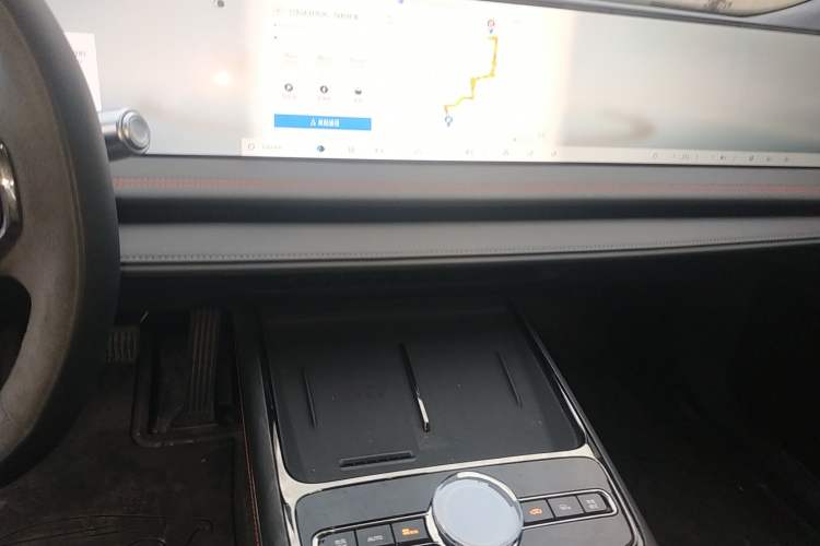 Used Geely Galaxy E8 2025 620 km All-Wheel Drive Starship LiDAR-Enabled Intelligent Driving Version Audio And AC Panel