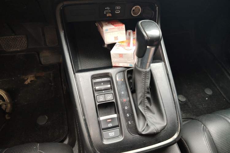 Used Honda Breeze 2023 240TURBO Two-Wheel-Drive Luxury Edition 5 Seats Gear Lever