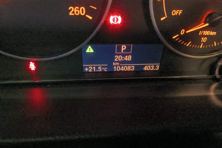 Used BMW 3 Series 2015 316i Active Edition Odometer Close Up