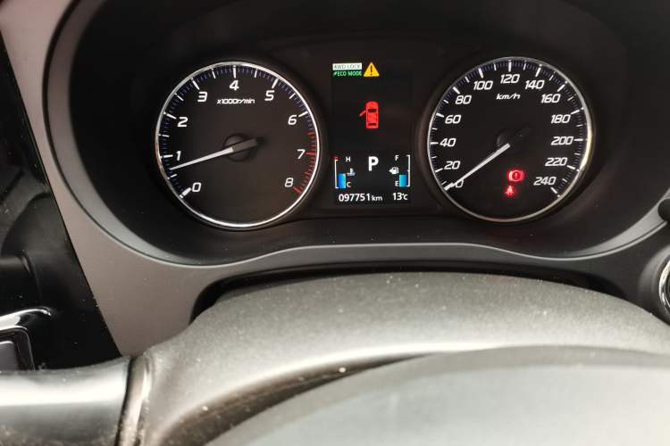 Used Mitsubishi Outlander 2016 2.4L 4x4 Elite Edition 5 Seats Odometer Close Up