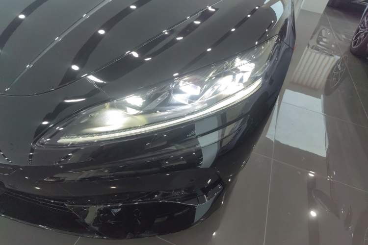 Used Denza Z9GT 2024 1100 Four-Wheel Drive Ultra Version Left Front Headlight