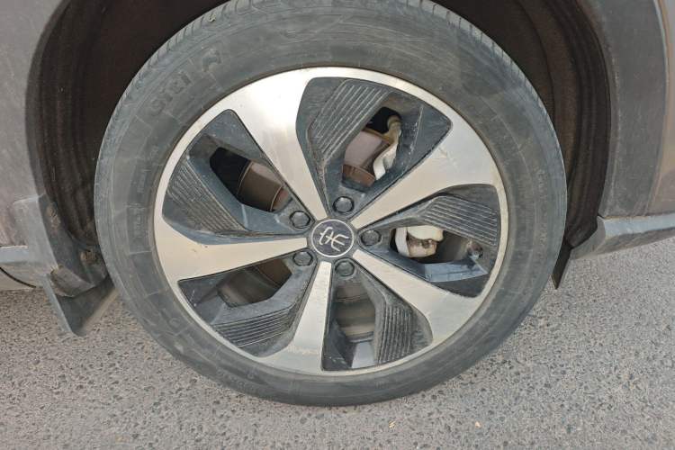 Used BYD Song PLUS New Energy 2021 EV Deluxe Model Right Front Wheel Hub