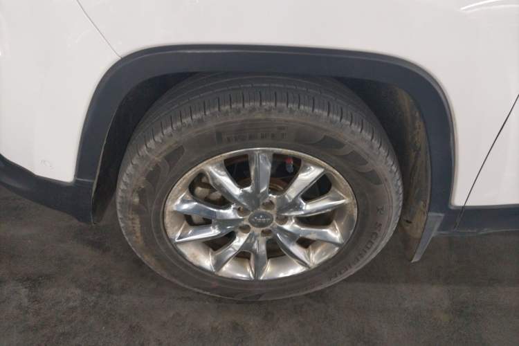 Used Jeep Cherokee 2016 2.4L Superior Edition Left Front Wheel Hub