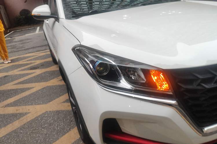 Used Dongfeng Fengon 500 2022 1.5T CVT Comfort Edition Right Front Headlight