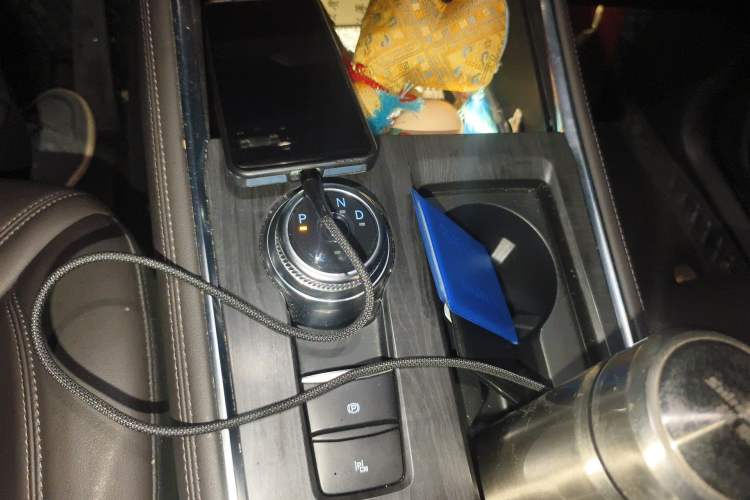 Used Ford Explorer 2024 2.3T EcoBoost Four-Wheel Drive Titanium Edition 7 Seats Gear Lever