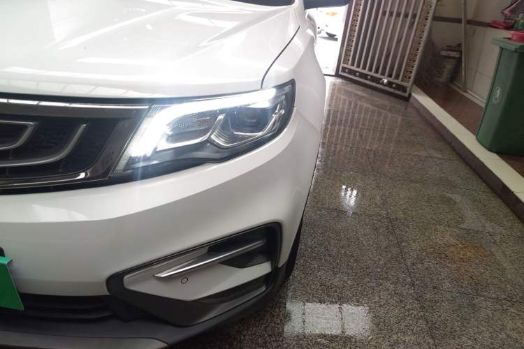 Used Geely Auto Emgrand X7 Sport 2018 1.8TD Automatic Two-Wheel Drive Smart Connect 4G Internet Edition
