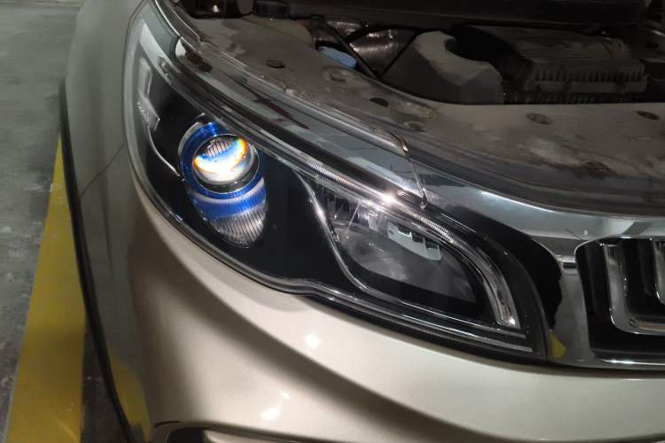 Used Geely Auto Vision X3 2019 Upgraded Model 1.5L CVT Prestige Version Right Front Headlight