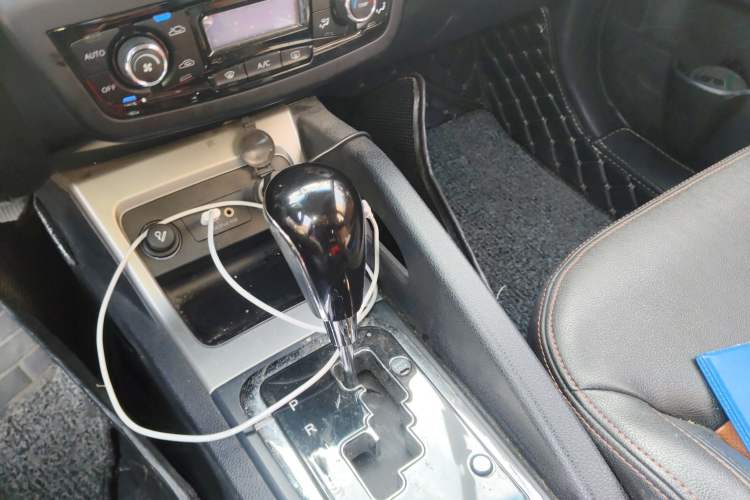 Used JAC Group Refine S3 2014 1.5L CVT Luxury Smart Model Gear Lever