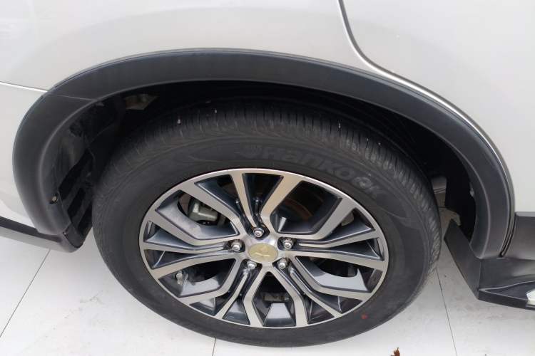 Used Mitsubishi Outlander 2018 2.4L 4x4 Elite Edition 5 Seats Right Rear Wheel Hub