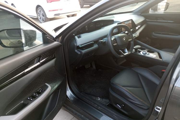 Used Changan UNI-V 2022 1.5T Prestige Version
