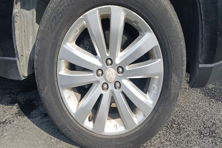 Used Subaru Forester 2012 Classic 2.5XS Automatic Luxury Edition Right Front Wheel Hub