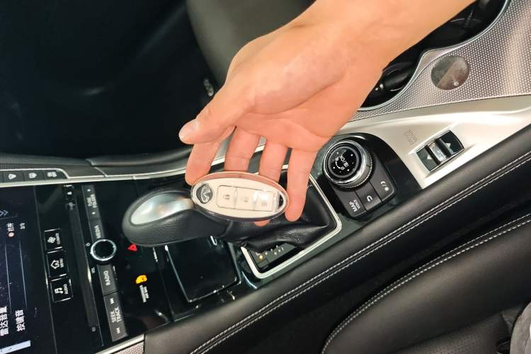 Used Infiniti Q50L 2016 2.0T Enjoyment Edition Interior 1