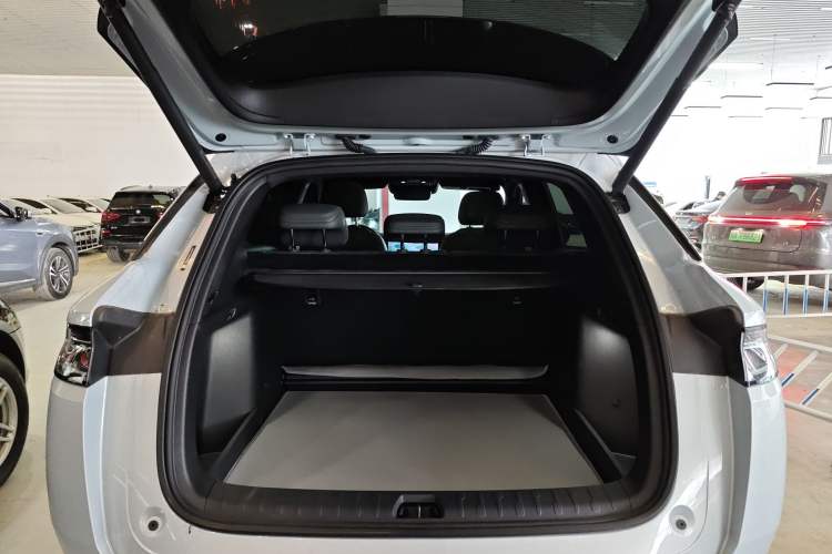 Used BYD Song L DM-i 2025 Intelligent Driving Version 160 km Beyond-Range Type Trunk