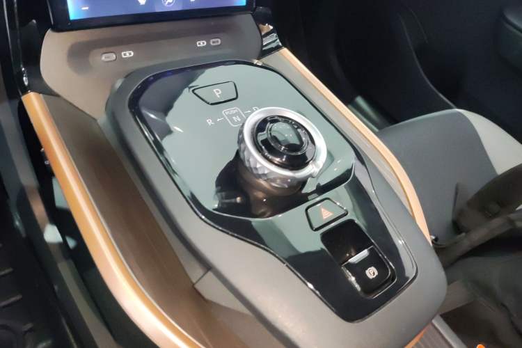 Used Toyota bZ3 2023 517 km Elite PRO Gear Lever