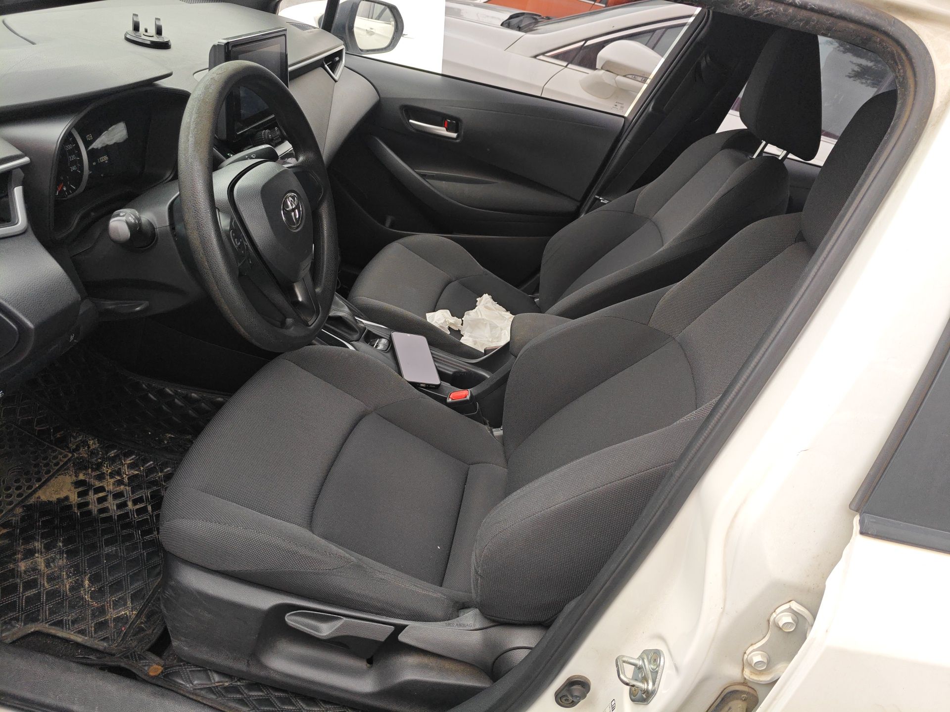 Переднее сиденье в автомобиле