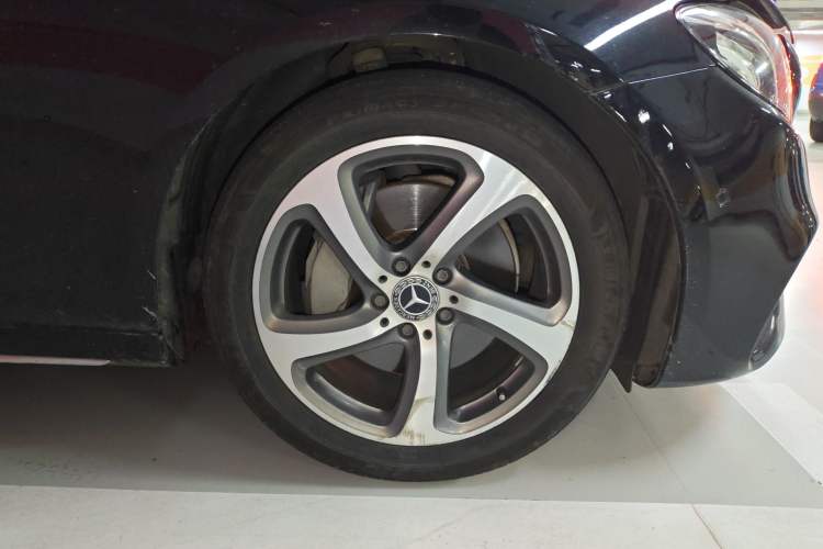 Used Mercedes-Benz E-Class 2017 E 300 L Sporty and Stylish Model
