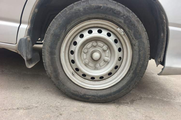 Used Jinbei Grace 2013 2.0L Zhi Ling Standard 7-Seater All-Games Commemorative Version China IV Standard
