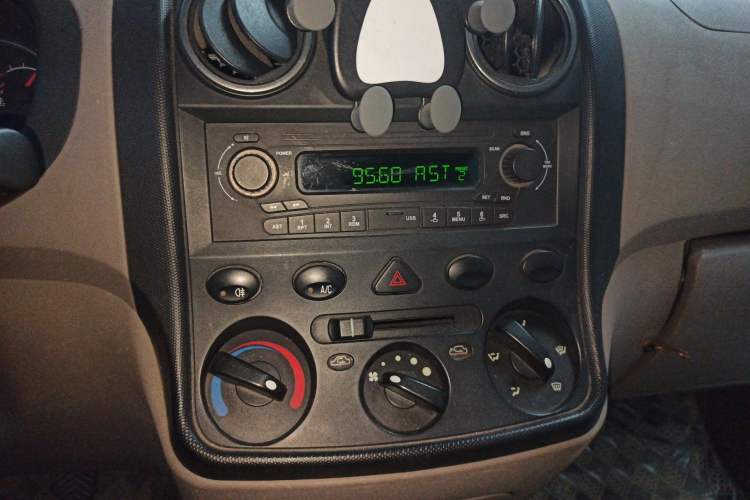 Used Wuling Hongguang 2013 1.5L Standard Version
