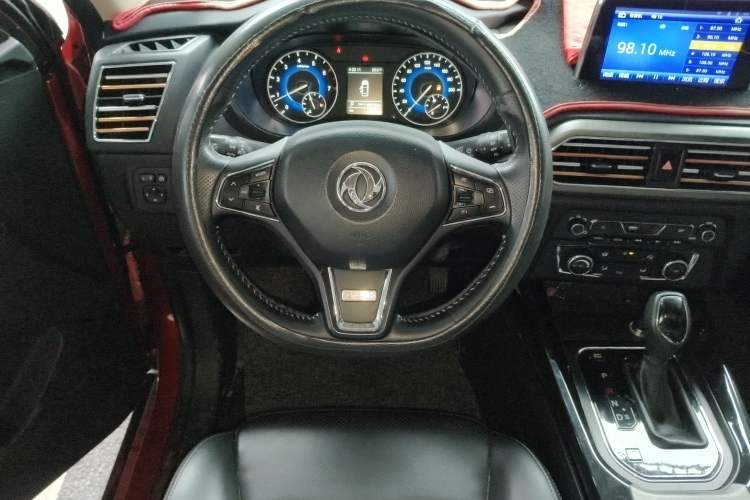 Used Dongfeng Fengon S560 2018 Upgraded Model 1.8L CVT Prestige 7-Seater Steering Wheel