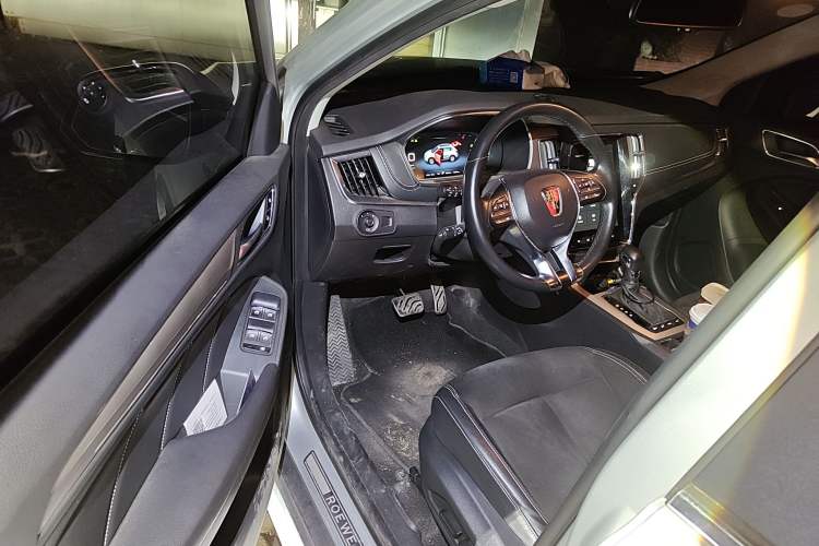 Used Roewe RX5 New Energy 2017 eRX5 50T Hybrid Connected Prestige Flagship Edition Driver Seat