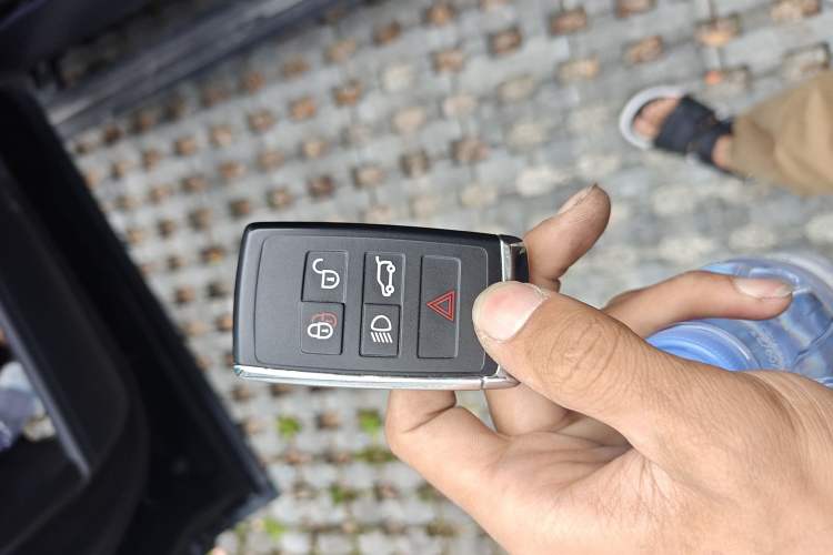 Used Land Rover Range Sport 2022 3.0 L6 YAO Black Edition Vehicle Key