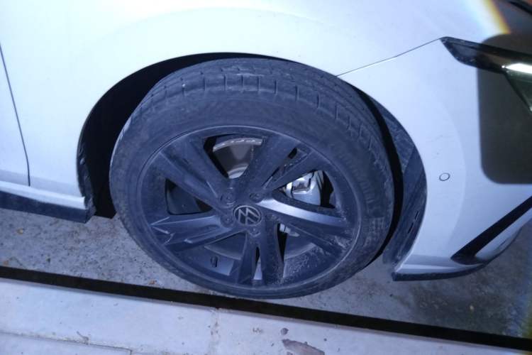 Used Volkswagen Golf 2021 280TSI DSG R-Line Right Front Wheel Hub