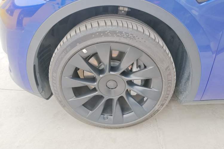 Used Tesla Model Y 2024 Long-Range All-Wheel-Drive Version Exterior 4