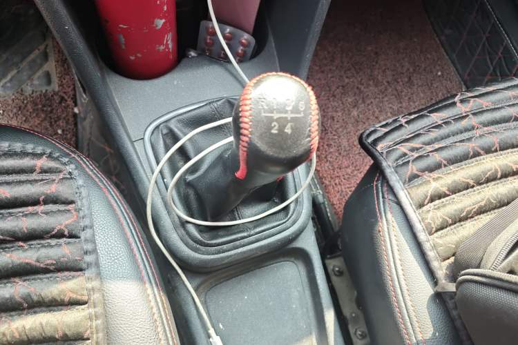 Used Volkswagen Polo 2013 1.4L Manual Fashion Edition Gear Lever