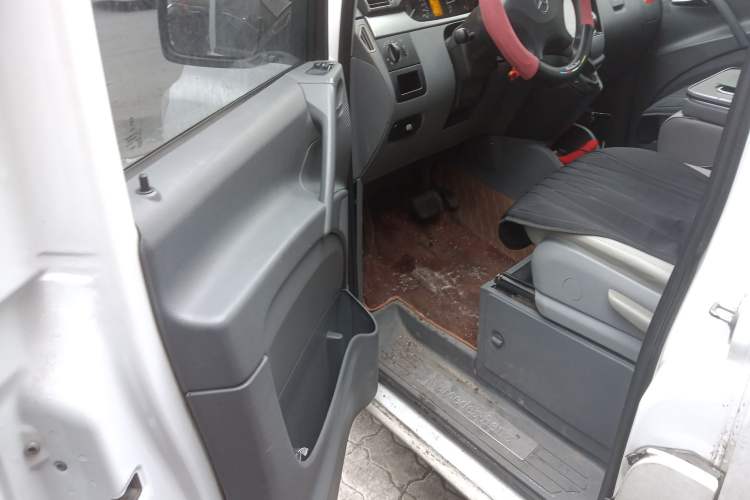 Used Mercedes-Benz Vito 2010 2.5L Elite Edition