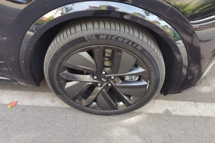 Used Li Auto L9 2022 Max model Right Front Wheel Hub