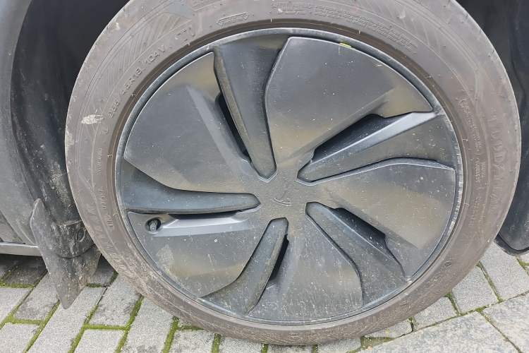 Used Tesla Model Y 2025 Rear-Wheel-Drive Version Right Front Wheel Hub