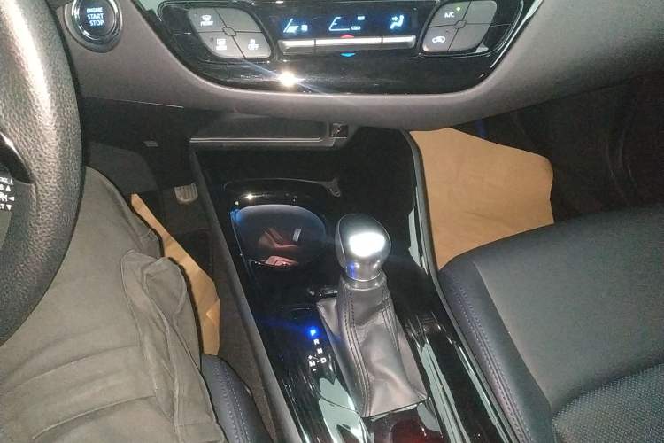 Used Toyota C-HR 2020 2.0L Leading Edition Gear Lever