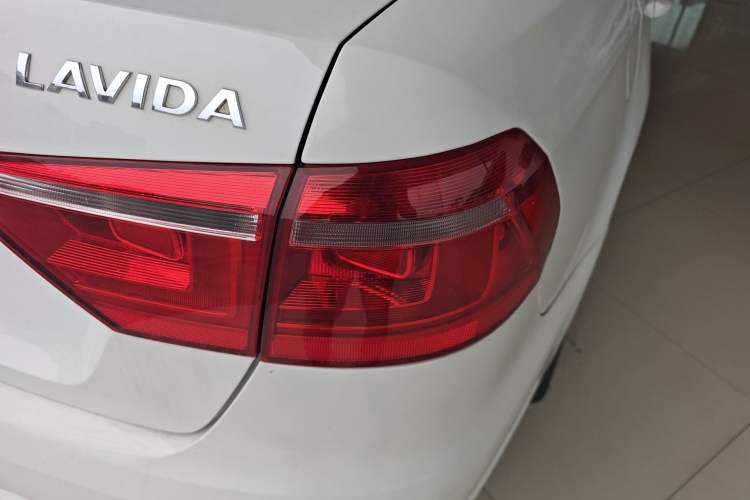 Used Volkswagen Lavida 2013 Revised Version 1.6L Automatic Luxury Edition Right Rear Taillight