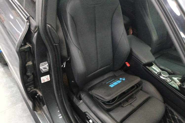 Used BMW 3 Series GT 2019 320i M Sport Package Right Front Seat