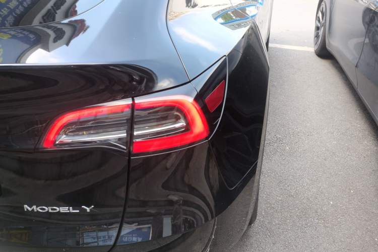 Used Tesla Model Y 2023 Long-Range All-Wheel-Drive Version