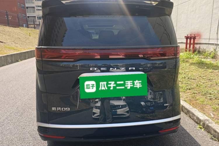 Used Denza D9 2022 DM-i 970 Four-Wheel Drive Flagship Model
