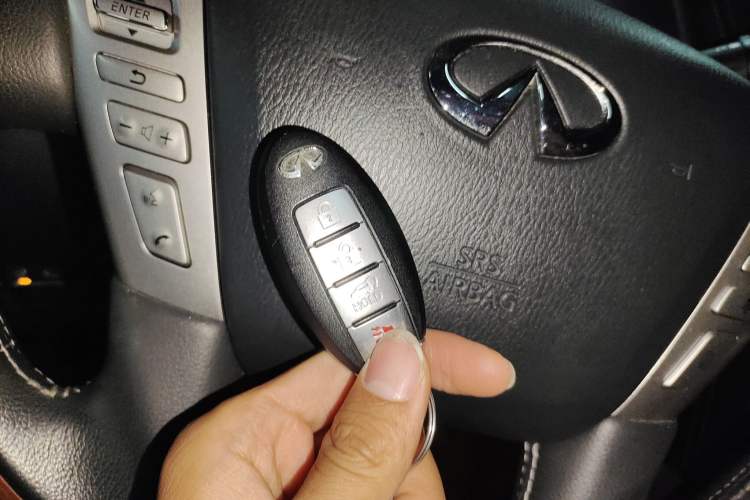 Used Infiniti QX80 2016 5.6L 4WD